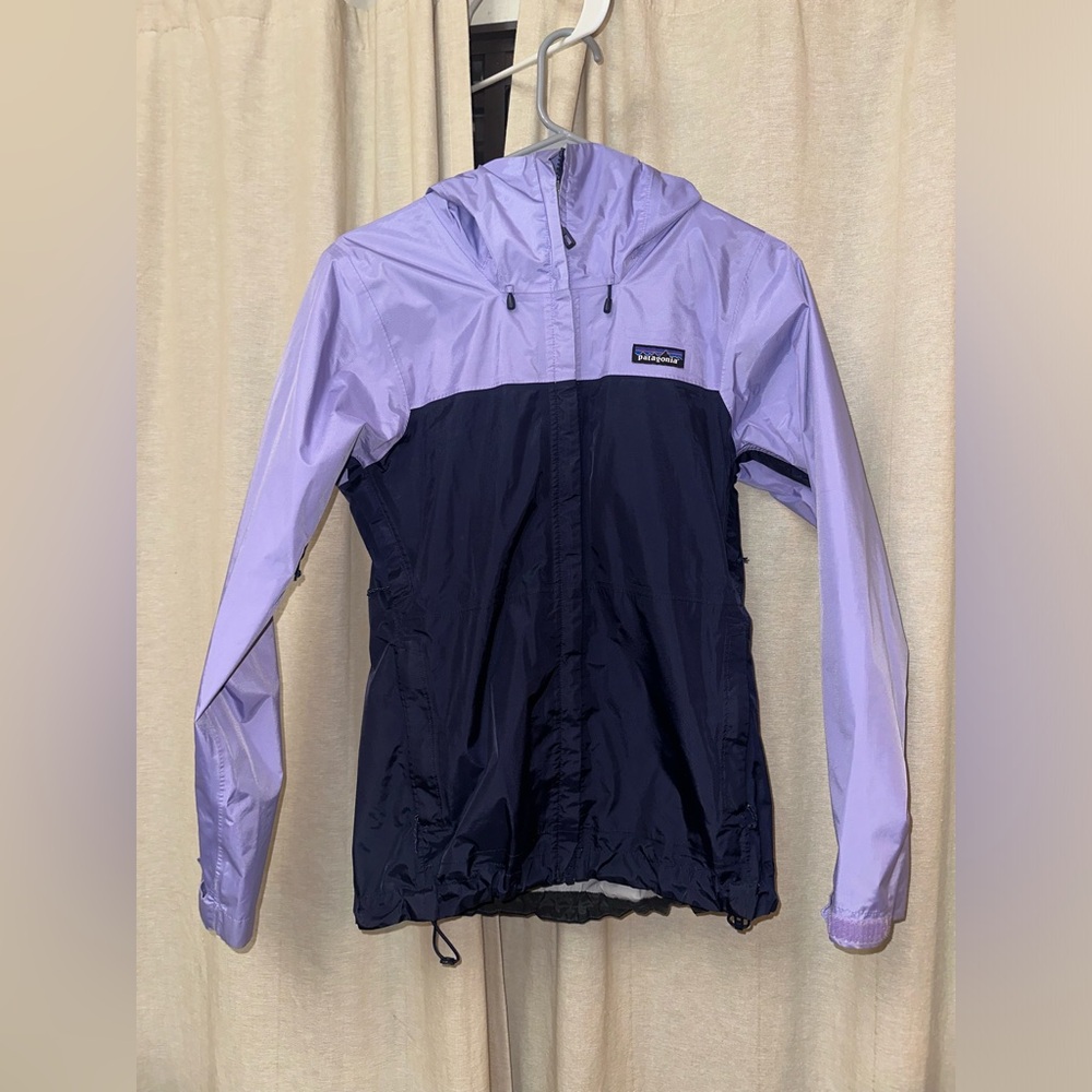 XS Patagonia rain coat